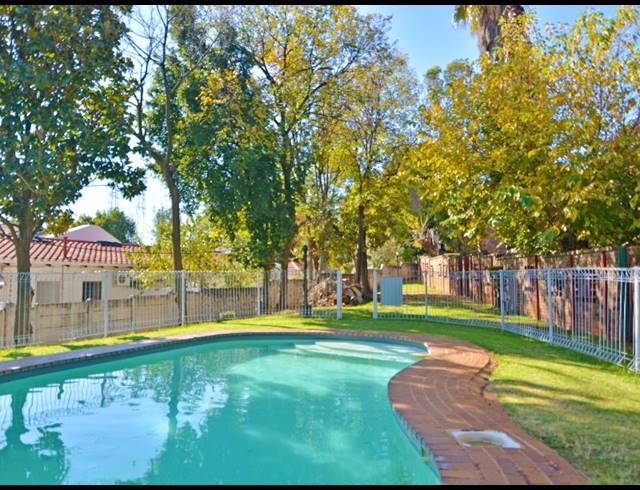 4 BEDROOM DUPLEX FOR SALE IN BRAMLEY NORTH